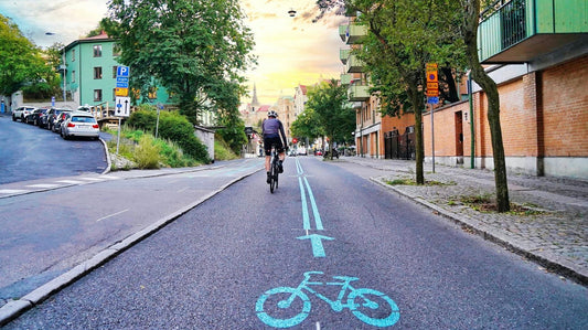 Es obligatorio el uso de casco y timbre bicicleta
